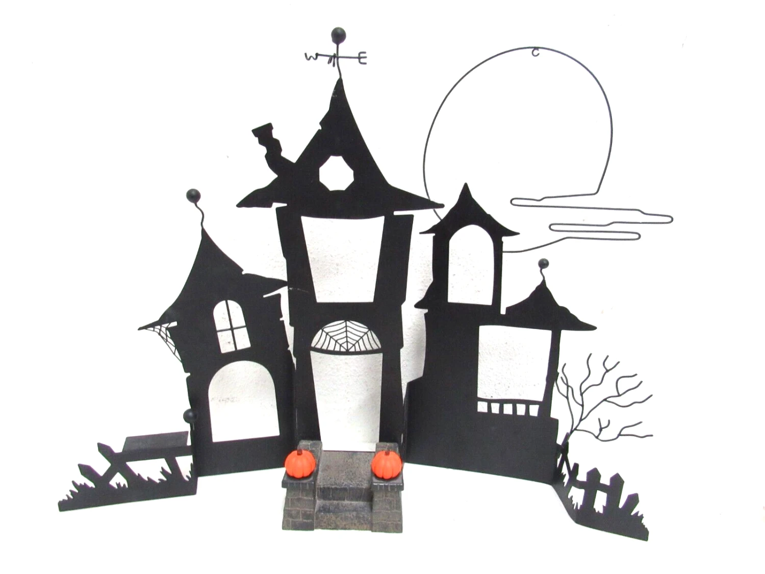 2003 1300 Old Oak Road - Display, With SOUND *Ornaments Not Included 3 2003 1300 Old Oak Road - Display, With SOUND *Ornaments Not Included