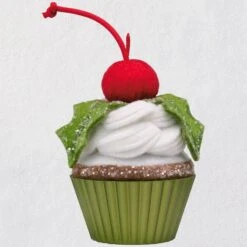 2018 Christmas Cupcake #9 - Holly Jolly Delight