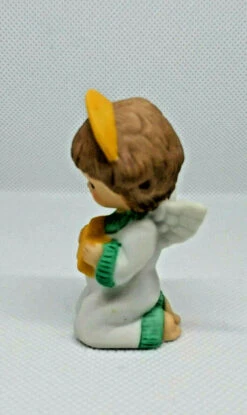 Starlight Angel -Mary Hamilton Nativity - Rare - No Box -Hallmark MAGIC Ornaments Shop 1981starlight3 1