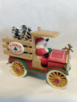 1984 Here Comes Santa #6 - Santa's Deliveries -Hallmark MAGIC Ornaments Shop 1984hcs2