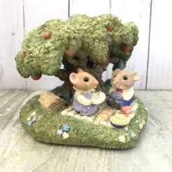 1991 Moustershire EDGAR EATON And CLARISSA CHATSWORTH 4 1/2" Figurine *No Box