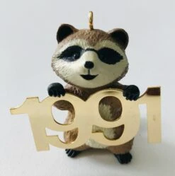 1991 Fabulous Decade #2 - Raccoon *Damaged Box