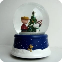2000 Peanuts 50th Anniv MUSICAL Snow Globe - In Box
