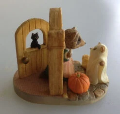 Delightful Fright - Hard To Find -Hallmark MAGIC Ornaments Shop qhg7067b