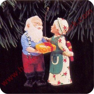 1992 Mr And Mrs Claus #7 - Gift Exchange 3 1992 Mr And Mrs Claus #7 - Gift Exchange