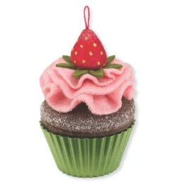 2012 Christmas Cupcakes #3 - Berry-licious