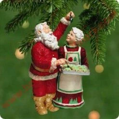 2001 Santa Sneaks A Sweet - Complement To Mr & Mrs Claus Series