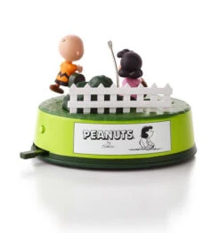 2013 Optimist Charlie Brown - SOUND & MOTION -Hallmark MAGIC Ornaments Shop qxi2242r