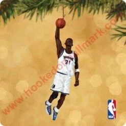 2002 Hoop Stars #8 - Kevin Garnett