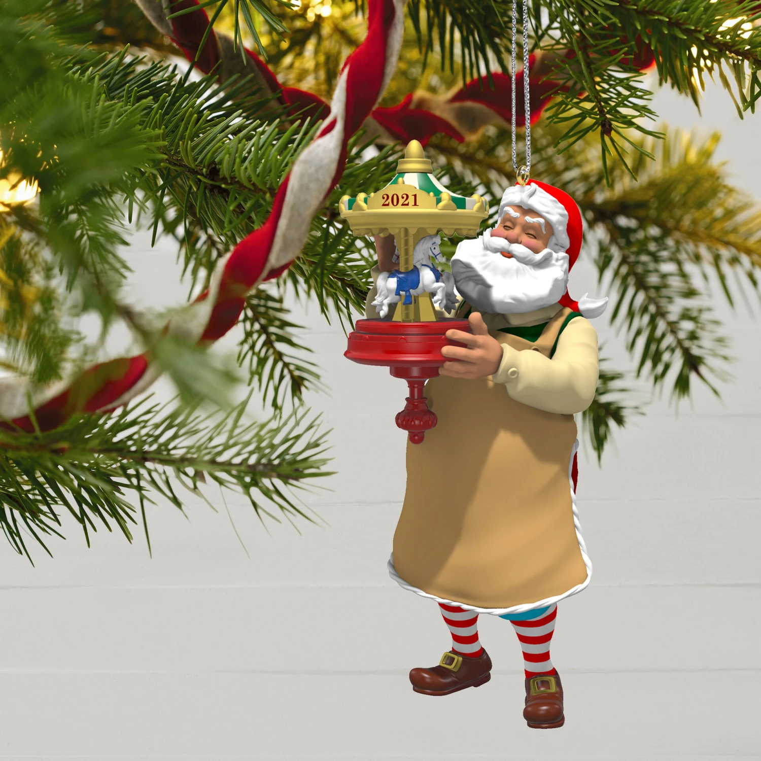 2021 Toymaker Santa #22 - With Carousel *Slightly Damaged Box 7 2021 Toymaker Santa #22 - With Carousel *Slightly Damaged Box - Image 5